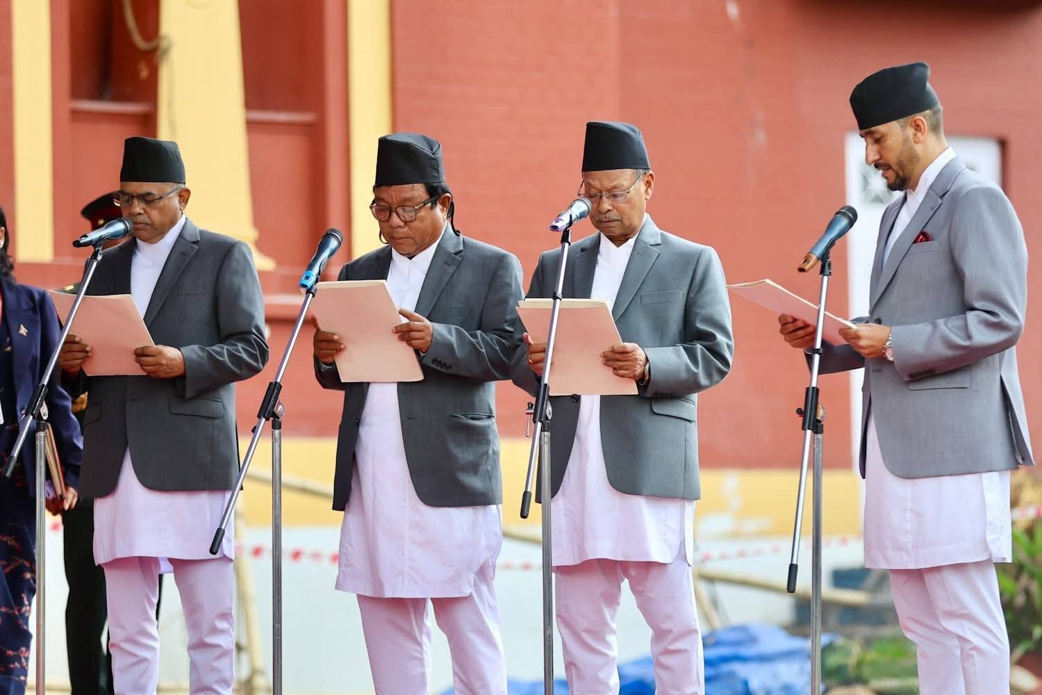 चार नवनियुक्त मन्त्रीले शपथ ग्रहण गरे